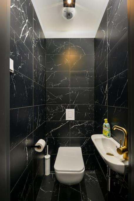 2Budapest Eye-Freegym And Sauna Luxury Home Exteriör bild