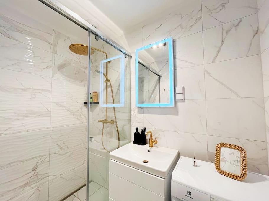 2Budapest Eye-Freegym And Sauna Luxury Home Exteriör bild