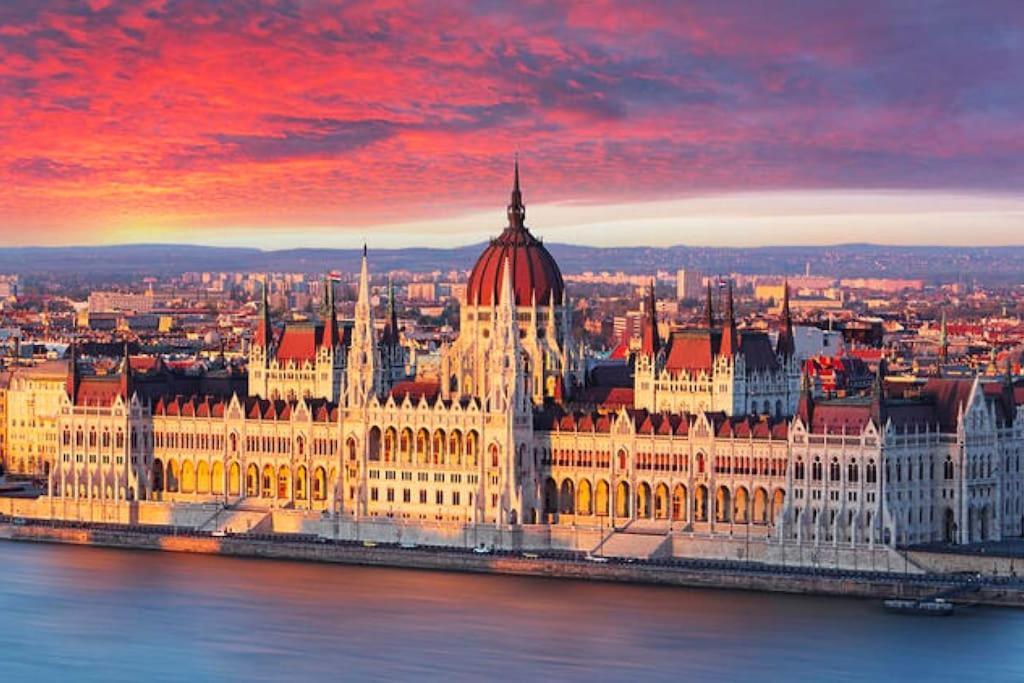 2Budapest Eye-Freegym And Sauna Luxury Home Exteriör bild